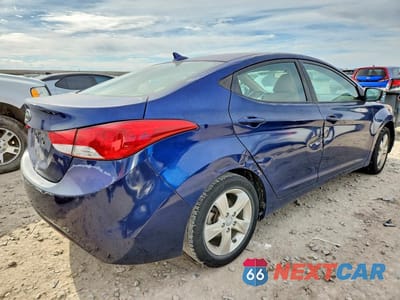 Trzecie zdjęcie samochodu z tyłu: 2013 HYUNDAI ELANTRA GLS VIN:KMHDH4AEXDU704275 - miniatura