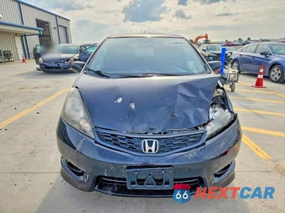 Piąte zdjęcie samochodu w środku: 2013 HONDA FIT SPORT VIN:JHMGE8G54DC049074 - miniatura