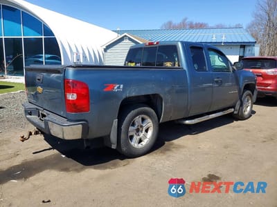 Trzecie zdjęcie samochodu z tyłu: 2010 CHEVROLET SILVERADO K1500 LT VIN:1GCSKSE33AZ128408 - miniatura