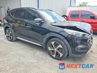 Czwarte zdjęcie samochodu z boku: 2018 HYUNDAI TUCSON VALUE VIN:KM8J33A2XJU649274 - miniatura