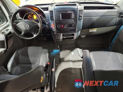 Zdjęcie 8 z 13 samochodu: 2017 MERCEDES BENZ SPRINTER 2500 DELIVERY VAN VIN:WD3PE7CD9HP385062 - miniatura