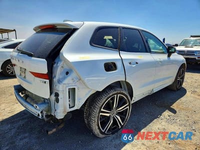 Trzecie zdjęcie samochodu z tyłu: 2021 VOLVO XC60 T5 R-DESIGN VIN:YV4102RM0M1864243 - miniatura