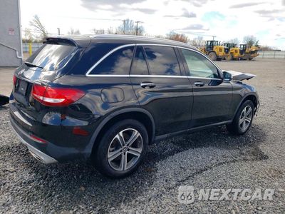Trzecie zdjęcie samochodu z tyłu: 2018 MERCEDES-BENZ GLC 300 4MATIC VIN:WDC0G4KB7JV082048 - miniatura