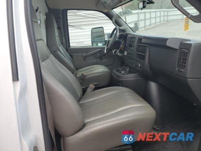 Zdjęcie 10 z 12 samochodu: 2023 GMC SAVANA BOX TRUCK VIN:7GZ37TC76PN007067 - miniatura