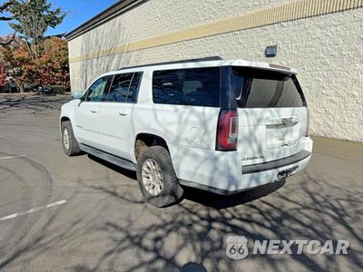 Trzecie zdjęcie samochodu z tyłu: 2019 GMC YUKON XL K1500 SLT VIN:1GKS2GKC2KR289548 - miniatura
