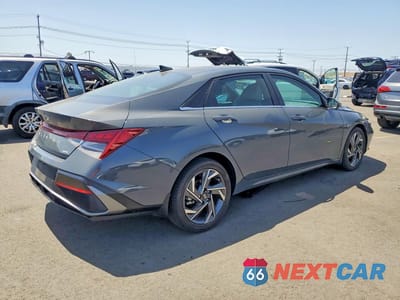 Trzecie zdjęcie samochodu z tyłu: 2024 HYUNDAI ELANTRA LIMITED VIN:KMHLN4DJ1RU099731 - miniatura