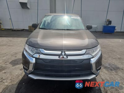 Piąte zdjęcie samochodu w środku: 2018 MITSUBISHI OUTLANDER ES VIN:JA4AD2A32JZ006547 - miniatura