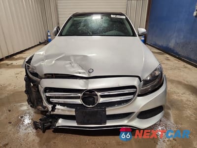 Piąte zdjęcie samochodu w środku: 2017 MERCEDES-BENZ C 300 4MATIC VIN:55SWF4KB9HU209053 - miniatura