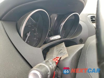 Zdjęcie 9 z 14 samochodu: 2018 JAGUAR F-PACE PREMIUM VIN:SADCJ2GX5JA237012 - miniatura