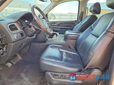 Zdjęcie 7 z 12 samochodu: 2013 GMC YUKON XL DENALI VIN:1GKS2MEF5DR308259 - miniatura