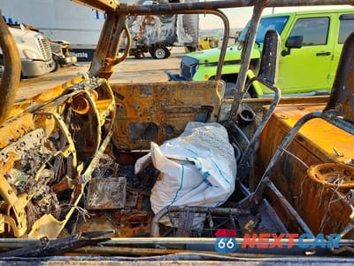 Zdjęcie 7 z 12 samochodu: 2000 JEEP WRANGLER / TJ SPORT VIN:1J4FA49S3YP731800 - miniatura