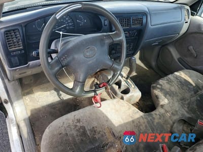 Zdjęcie 8 z 12 samochodu: 2002 TOYOTA TACOMA BASE VIN:5TENL42N02Z098768 - miniatura