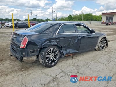Trzecie zdjęcie samochodu z tyłu: 2013 CHRYSLER 300 S VIN:2C3CCABG5DH564348 - miniatura