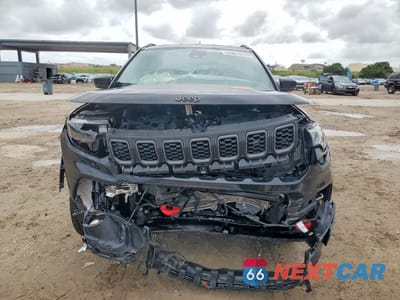 Piąte zdjęcie samochodu w środku: 2025 JEEP COMPASS TRAILHAWK VIN:3C4NJDDN4ST604222 - miniatura