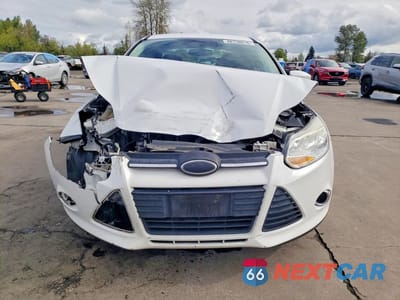 Piąte zdjęcie samochodu w środku: 2014 FORD FOCUS SE VIN:1FADP3F22EL420863 - miniatura