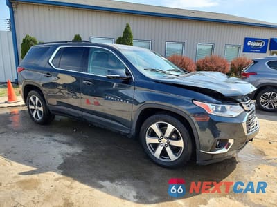 Czwarte zdjęcie samochodu z boku: 2020 CHEVROLET TRAVERSE LT VIN:1GNEVHKWXLJ135242 - miniatura