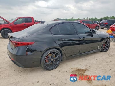 Trzecie zdjęcie samochodu z tyłu: 2020 ALFA ROMEO GIULIA VIN:ZARFAMAN0L7626738 - miniatura