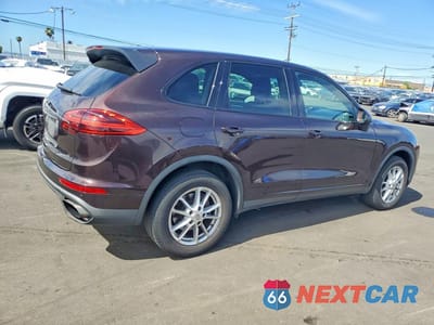 Trzecie zdjęcie samochodu z tyłu: 2016 PORSCHE CAYENNE VIN:WP1AA2A20GLA10290 - miniatura