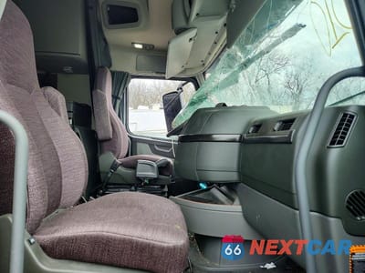 Piąte zdjęcie samochodu w środku: 2026 VOLVO VNR VIN:4V4WC9EH6TN706731 - miniatura