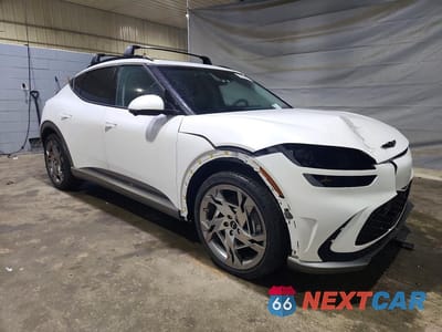 Czwarte zdjęcie samochodu z boku: 2023 GENESIS GV60 PERFORMANCE VIN:KMUKEDTB0PU015077 - miniatura