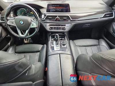 Zdjęcie 8 z 12 samochodu: 2016 BMW 750 XI VIN:WBA7F2C56GGE12389 - miniatura
