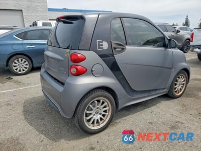 Trzecie zdjęcie samochodu z tyłu: 2014 SMART FORTWO VIN:WMEEJ9AA3EK729623 - miniatura