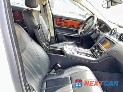 Piąte zdjęcie samochodu w środku: 2013 JAGUAR XJ VIN:SAJWJ1CD7D8V49599 - miniatura