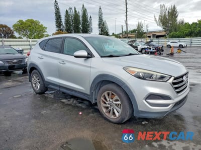 Czwarte zdjęcie samochodu z boku: 2018 HYUNDAI TUCSON SE VIN:KM8J23A44JU671873 - miniatura