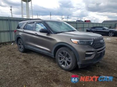 Czwarte zdjęcie samochodu z boku: 2021 FORD EXPLORER XLT VIN:1FMSK8DH6MGB09914 - miniatura