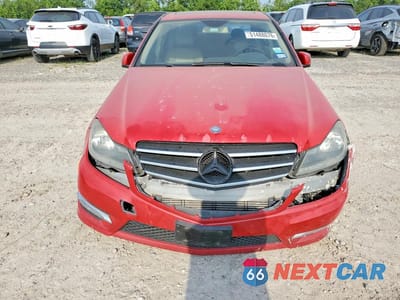 Piąte zdjęcie samochodu w środku: 2014 MERCEDES-BENZ C 250 VIN:WDDGF4HBXEA938170 - miniatura