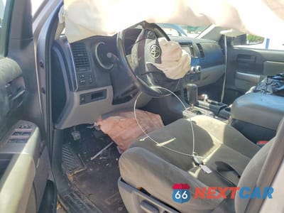 Zdjęcie 8 z 13 samochodu: 2018 TOYOTA SEQUOIA SR5 VIN:5TDBY5G19JS159451 - miniatura