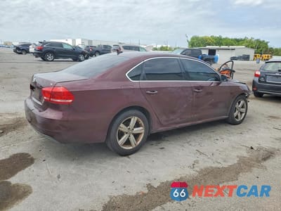 Trzecie zdjęcie samochodu z tyłu: 2013 VOLKSWAGEN PASSAT SE VIN:1VWBP7A30DC084781 - miniatura