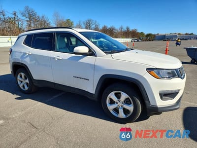 Czwarte zdjęcie samochodu z boku: 2017 JEEP COMPASS LATITUDE VIN:3C4NJDBB4HT679777 - miniatura