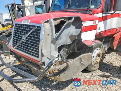 Zdjęcie 9 z 10 samochodu: 2012 VOLVO VNL SEMI TRUCK VIN:4V4NC9EJ8CN553123 - miniatura