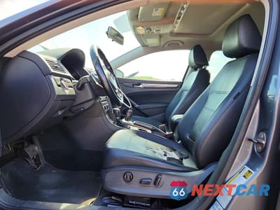 Zdjęcie 7 z 12 samochodu: 2017 VOLKSWAGEN PASSAT SE VIN:1VWBT7A38HC005195 - miniatura