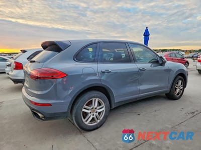 Trzecie zdjęcie samochodu z tyłu: 2017 PORSCHE CAYENNE VIN:WP1AA2A22HKA89551 - miniatura