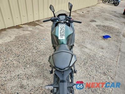 Zdjęcie 6 z 9 samochodu: 2025 KAWASAKI EX650 P VIN:ML5EXEP13SDAF7553 - miniatura