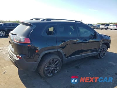 Trzecie zdjęcie samochodu z tyłu: 2021 JEEP CHEROKEE LATITUDE LUX VIN:1C4PJLMX4MD119916 - miniatura