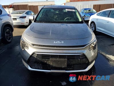 Piąte zdjęcie samochodu w środku: 2026 KIA NIRO LX VIN:KNDCP3LE9T5345388 - miniatura