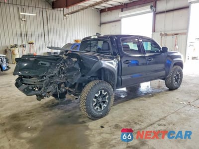 Trzecie zdjęcie samochodu z tyłu: 2018 TOYOTA TACOMA TRD OFF-ROAD VIN:3TMCZ5AN5JM130350 - miniatura
