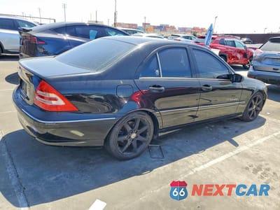 Trzecie zdjęcie samochodu z tyłu: 2004 MERCEDES-BENZ C 230K SPORT SEDAN VIN:WDBRF40J74F484482 - miniatura
