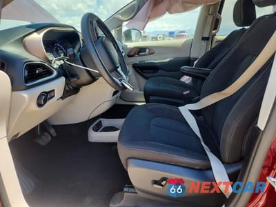 Zdjęcie 7 z 14 samochodu: 2023 CHRYSLER VOYAGER LX VIN:2C4RC1CG5PR566426 - miniatura