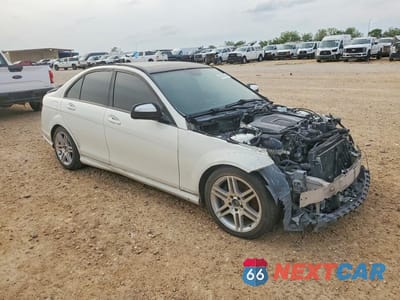 Czwarte zdjęcie samochodu z boku: 2008 MERCEDES-BENZ C 350 VIN:WDDGF56X28F135896 - miniatura