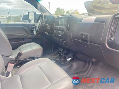 Piąte zdjęcie samochodu w środku: 2020 CHEVROLET SILVERADO MEDIUM DUTY VIN:1HTKHPVH6LH629540 - miniatura