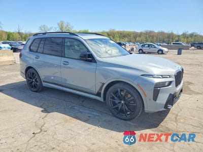Czwarte zdjęcie samochodu z boku: 2026 BMW X7 M60I VIN:5UX33EM01T9075431 - miniatura