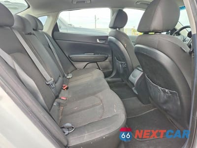 Zdjęcie 10 z 12 samochodu: 2016 KIA OPTIMA LX VIN:5XXGT4L34GG070936 - miniatura