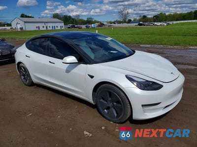 Czwarte zdjęcie samochodu z boku: 2022 TESLA MODEL 3 VIN:5YJ3E1EB9NF110908 - miniatura