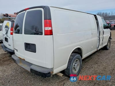 Trzecie zdjęcie samochodu z tyłu: 2015 CHEVROLET EXPRESS 2500 DELIVERY VAN VIN:1GCWGGFF8F1106046 - miniatura