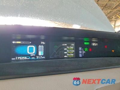 Zdjęcie 9 z 12 samochodu: 2016 TOYOTA PRIUS TWO VIN:JTDKBRFU8G3023309 - miniatura