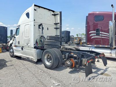 Trzecie zdjęcie samochodu z tyłu: 2020 FREIGHTLINER CASCADIA 126 SEMI TRUCK VIN:3AKJHHDR0LSMJ0110 - miniatura